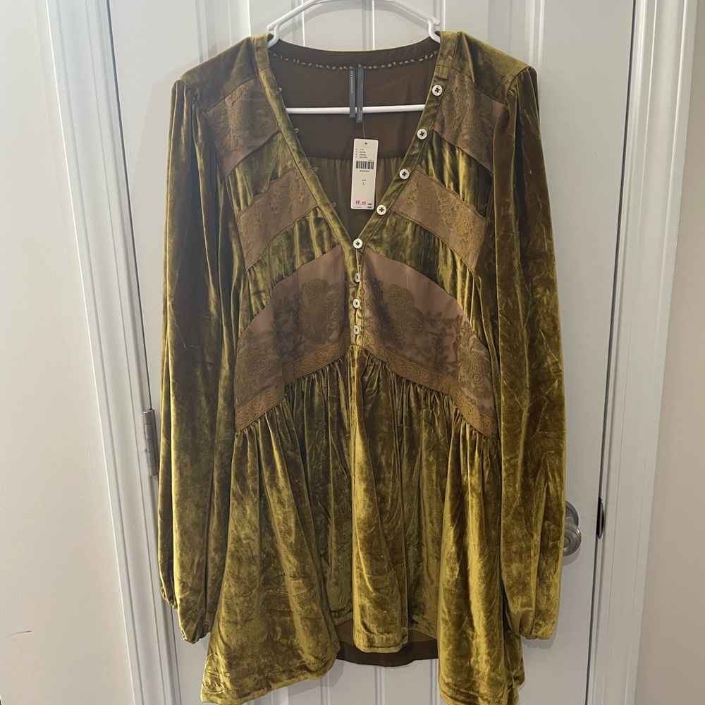 Anthropologie Green Long Sleeve Buttoned Blouse